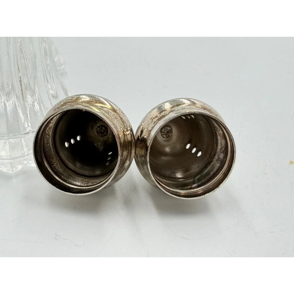 Vintage Pressed Glass Salt Pepper Shakers Ribbed Silver Tone Tops 3